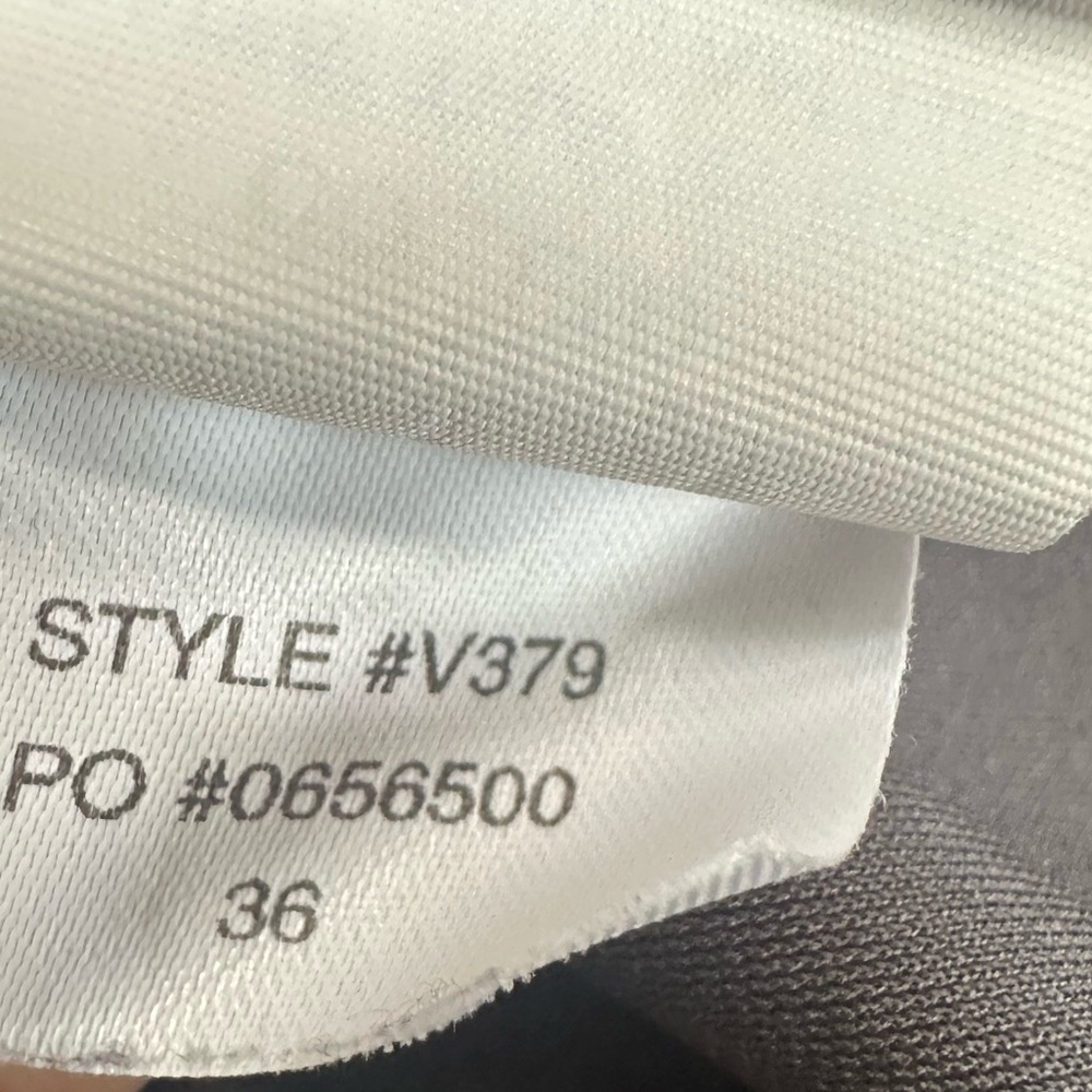 Vuori “Meta” Shorts 8" Inseam In Charcoal Size 36 Excellent Condition! - Picture 11 of 11
